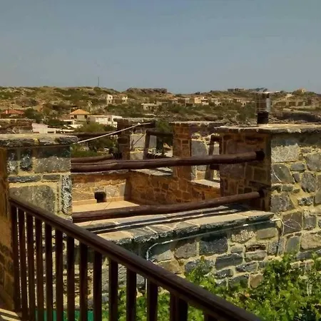 Traditional Stone House By The Sea... Holiday home *