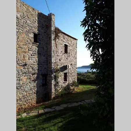 Traditional Stone House By The Sea... Holiday home
